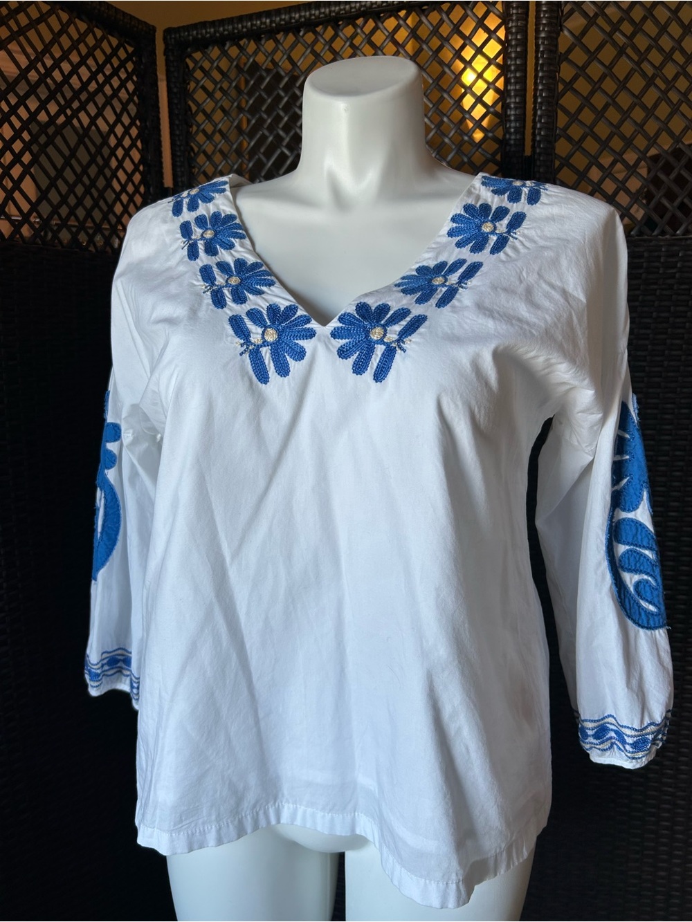 Madewell White Cotton V-Neck Tunic with Blue Daisy Embroidery